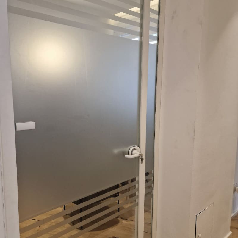 porta_satinata_strisce_privacy